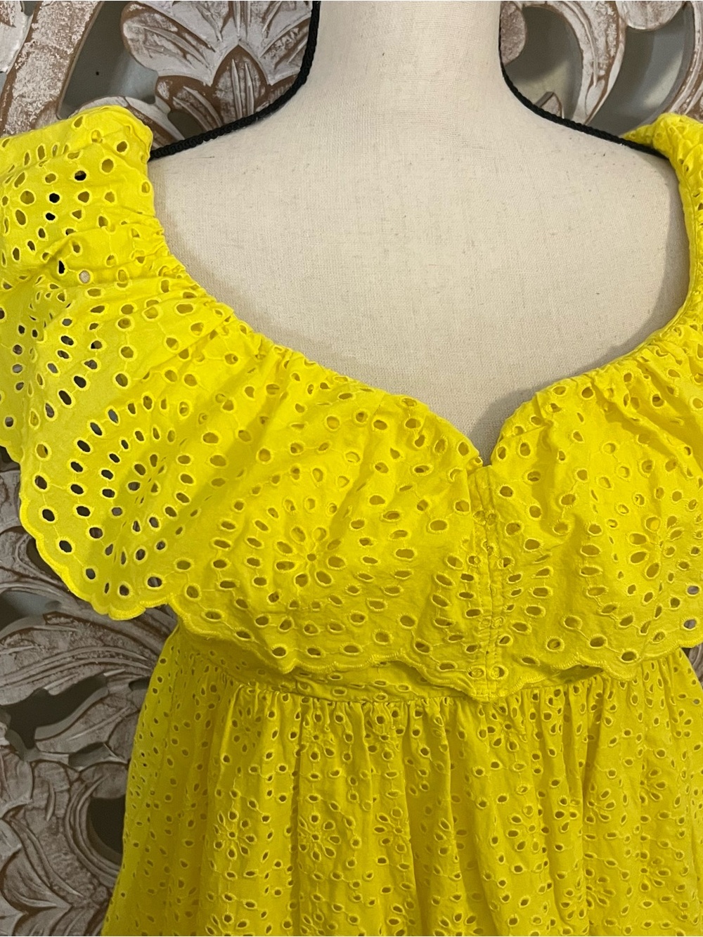 Lilly Pulitzer Yellow Eyelet Ruffle Smocked w Pockets Cotton Sundress Sz 2 - Picture 4 of 8